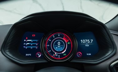 Aston Martin DB11 V8 19