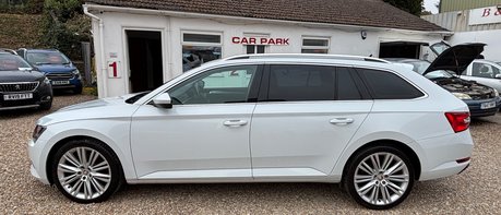 Skoda Superb SE TSI AUTOMATIC. 1 PREVIOUS KEEPER.. APPLE PLAY.. 5 MAIN DEALER SERVICE 1