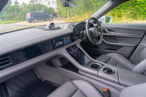 Porsche Taycan Taycan Turbo 8