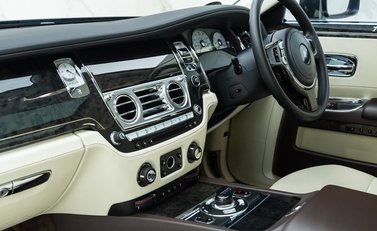 Rolls-Royce Ghost V12 30