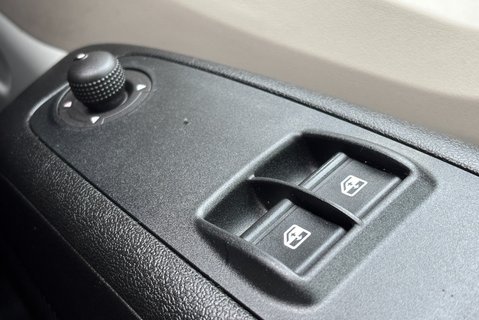 Peugeot Boxer 165ps BlueHDi 335 Drop & Go Low Floor Traffic Management - Toolbox 31