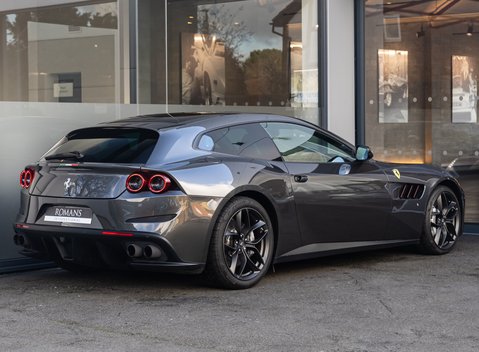 Ferrari GTC4 Lusso T 4