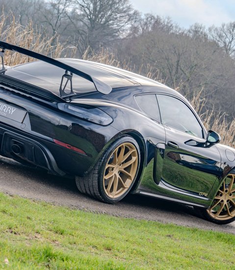 Porsche 718 Cayman GT4 1