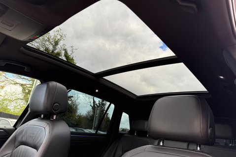 Volkswagen Tiguan R-LINE TDI DSG - RARE LEATHER INTERIOR - APPLE CAR PLAY -CAMERA 4
