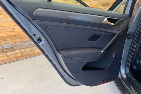 Volkswagen Golf 35.8kWh e-Golf Hatchback 5dr Electric Auto (136 ps) 58