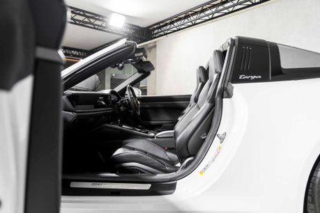 Porsche 911 TARGA 4 PDK. WARRANTY. ADAPTIVE CRUISE CONTROL. HEATED SEATS. HEATED WHEEL. 19