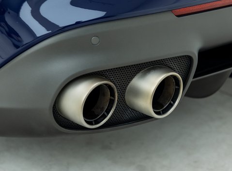 Ferrari F12 Berlinetta 32