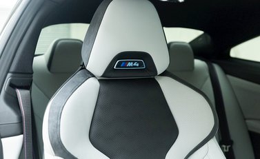 BMW M4 Competition XDrive 11