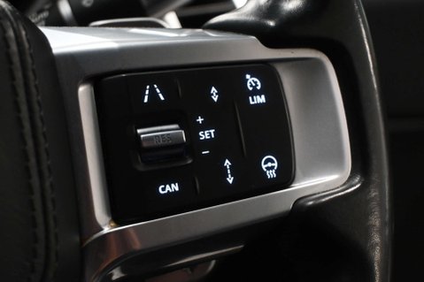 Land Rover Discovery 3.0 Discovery R-Dynamic HSE D MHEV Auto 4WD 5dr 38