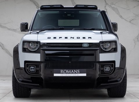 Land Rover Defender 110 D300 HSE Hard Top URBAN 4