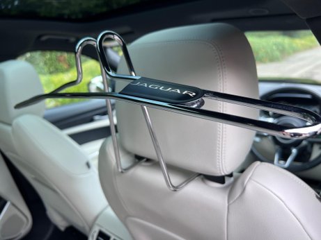Jaguar F-Pace 2.0 D200 MHEV R-Dynamic Black Auto AWD Euro 6 (s/s) 5dr 32