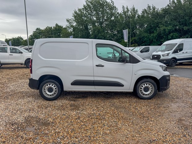 Peugeot Partner SWB L1H1 Low Roof Professional Air Con EURO 6 5