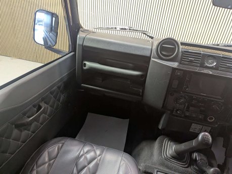 Land Rover Defender 2.2 Defender 90 Hard Top TD 4WD 5dr 41