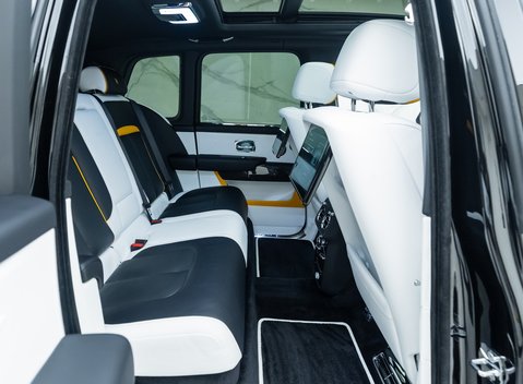 Rolls-Royce Cullinan Black Badge 18