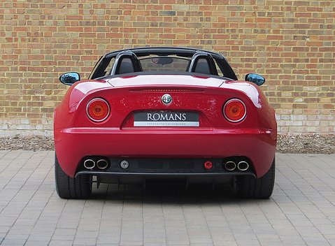 Alfa Romeo 8C Spider 8