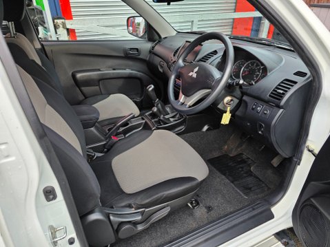 Mitsubishi L200 DI-D 4X4 4LIFE CLUB CAB 11