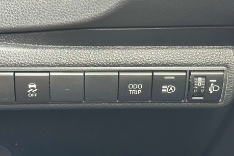 Toyota Corolla 2.0 VVT-h Icon Hatchback 5dr Petrol Hybrid CVT Euro 6 (s/s) (196 ps) 31