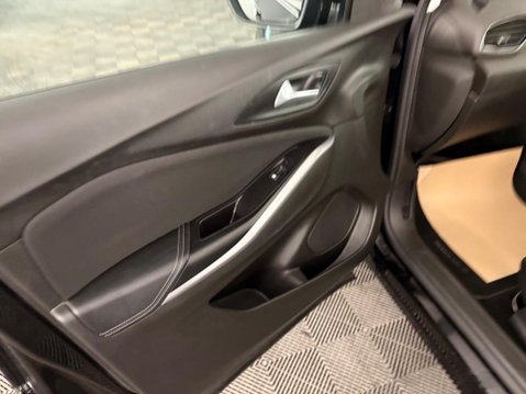 Vauxhall Grandland X 1.2 Turbo SE Euro 6 (s/s) 5dr 25