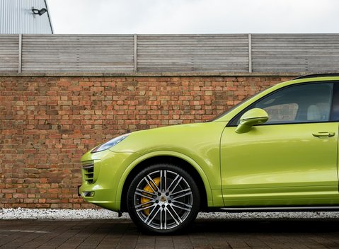 Porsche Cayenne Turbo S 23