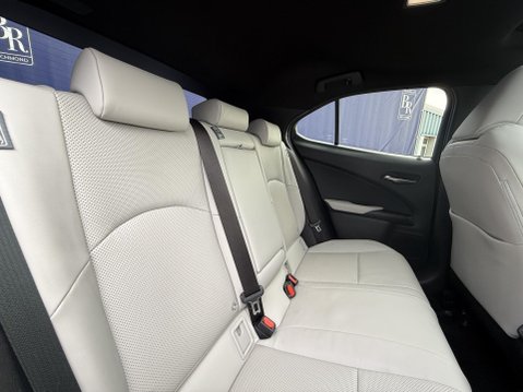 Lexus Ux 2.0 250h Takumi SUV 5dr Petrol Hybrid E-CVT Euro 6 (s/s) (184 ps) 25