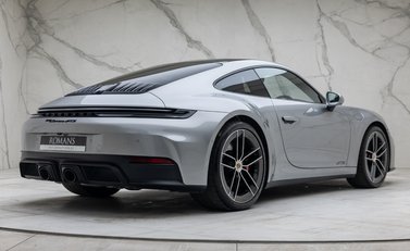 Porsche 911 Carrera GTS (992.2) 6