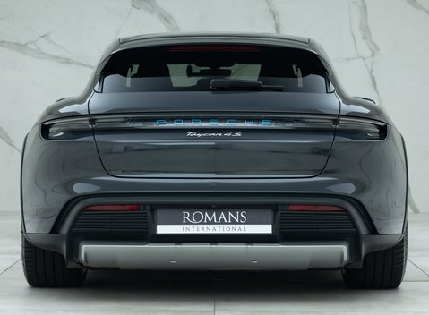 Porsche Taycan 4S Cross Turismo 5