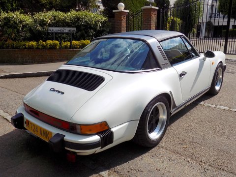 Porsche 911 CARRERA 3.2 TARGA 63