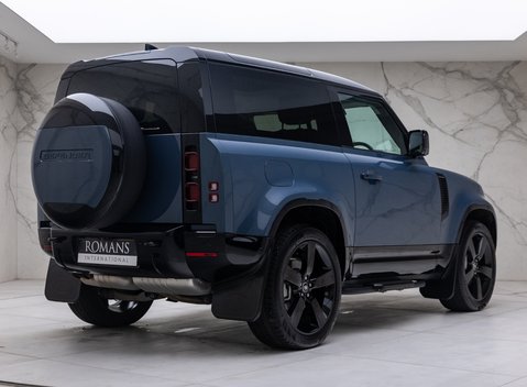 Land Rover Defender 90 D300 X-DYNAMIC HSE 6