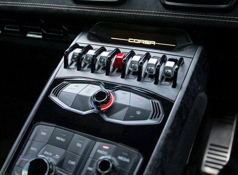 Lamborghini Huracan LP640-4 Performante 16