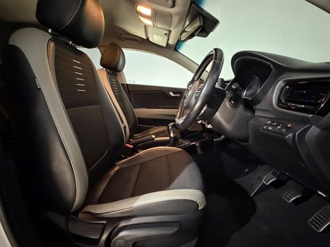 Kia Stonic CRDI FIRST EDITION 16