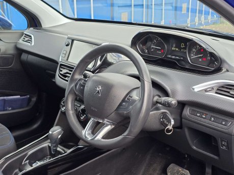 Peugeot 2008 1.2 PureTech Signature SUV 5dr Petrol EAT Euro 6 (s/s) (130 ps) 19