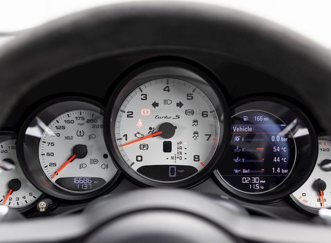 Porsche 911 Turbo S (991.2) 18