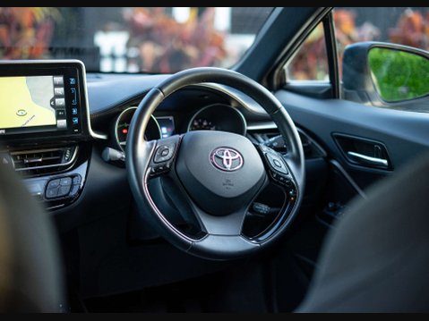Toyota C-HR 1.8 C-HR-Dynamic HEV CVT 5dr 22