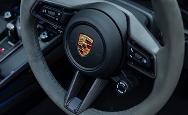 Porsche 911 Targa 4 GTS (992) 17