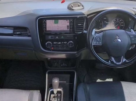 Mitsubishi Outlander 2.2 DI-D 4 SUV 5dr Diesel Auto 4WD Euro 6 (147 ps) 7