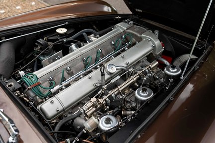 Aston Martin DB6 MKII 33