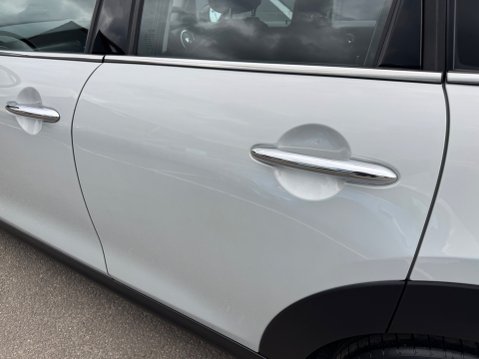 Mini Hatch COOPER 9