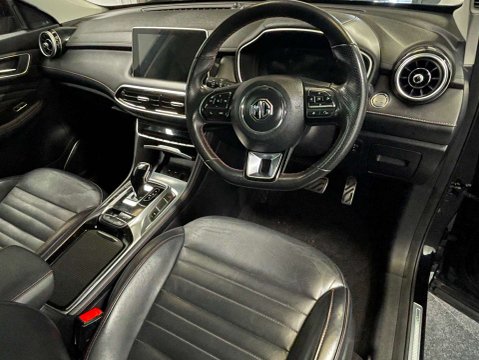 MG HS 1.5 MG HS Exclusive PHEV Auto 5dr 14