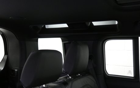 Land Rover Defender x-Dynamic HSE D350 - Huge Specification 16