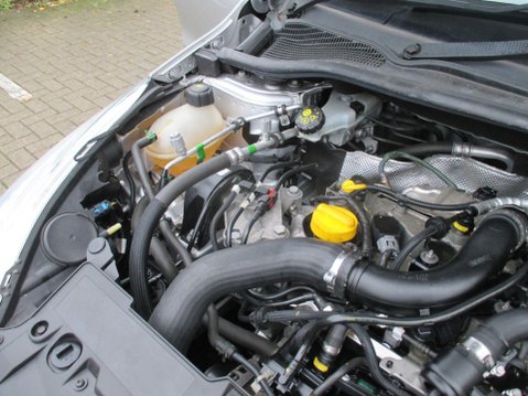 Renault Clio 0.9 TCe Play Euro 6 (s/s) 5dr 48