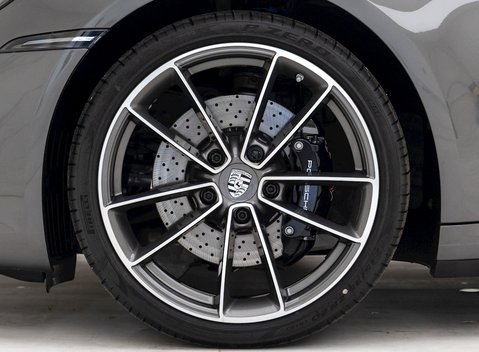 Porsche 911 Carrera S (992) 8
