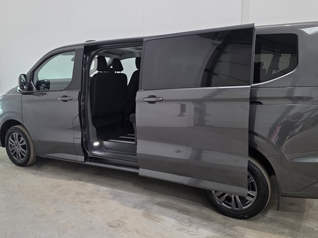 Ford Tourneo Custom Tourneo Custom 320 L2 Diesel FWD 2.0 EcoBlue 136ps H1 Titanium 9 Seater 2