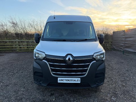 Renault Master 2.3 dCi 35 Business+ FWD LWB Medium Roof Euro 6 4dr 3