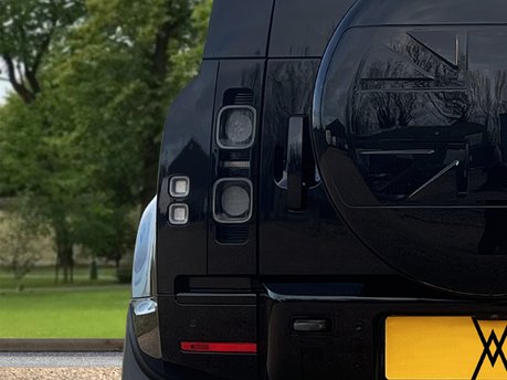 Land Rover Defender V8 25