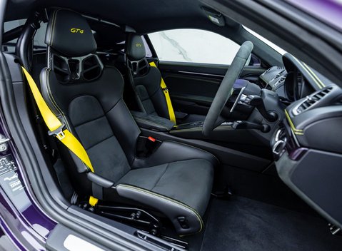 Porsche Cayman GT4 (718) 11