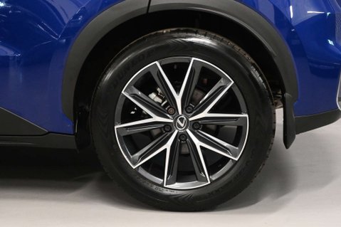 Lexus LBX 1.5 LBX Premium + CVT 5dr 46