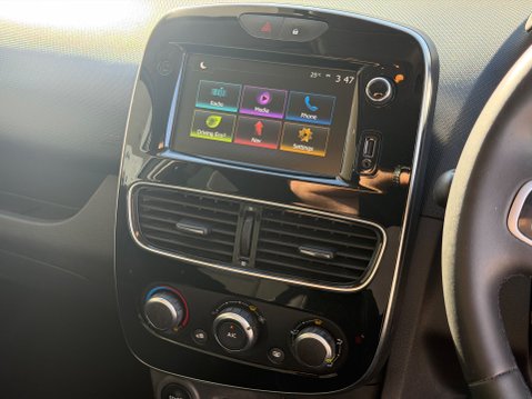 Renault Clio ICONIC TCE 19