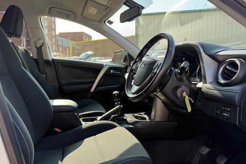 Toyota Rav 4 D-4D BUSINESS EDITION LOOK! 37000 MILES! 1 OWNER! SAT NAVIGATION 12