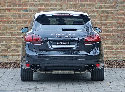 Porsche Cayenne GTS 7