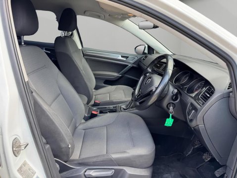 Volkswagen Golf 1.6 TDI BlueMotion Tech SE Nav Euro 6 (s/s) 5dr 9